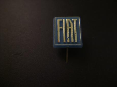 Fiat auto logo blauw, goudkleurige letters